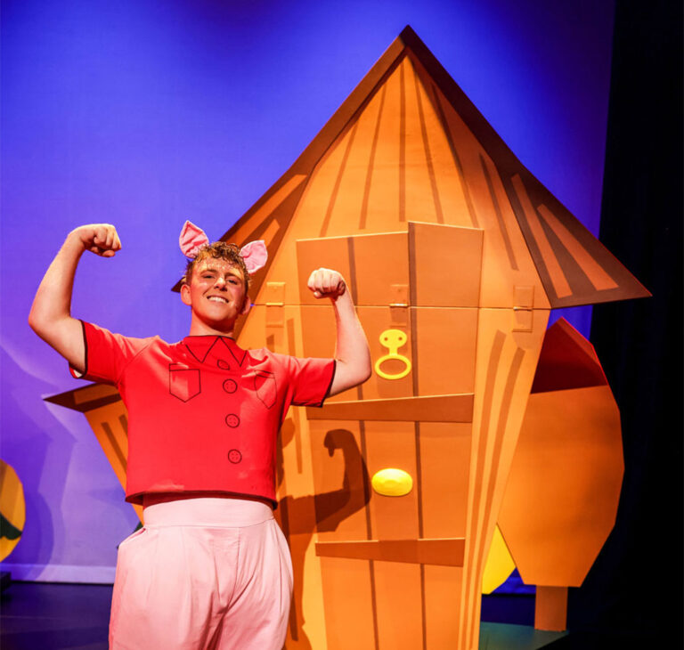 AG-Theatre_s-The-Three-Little-Pigs-Producition-Shot--pic-credit-Nicole-Cleary-18-W